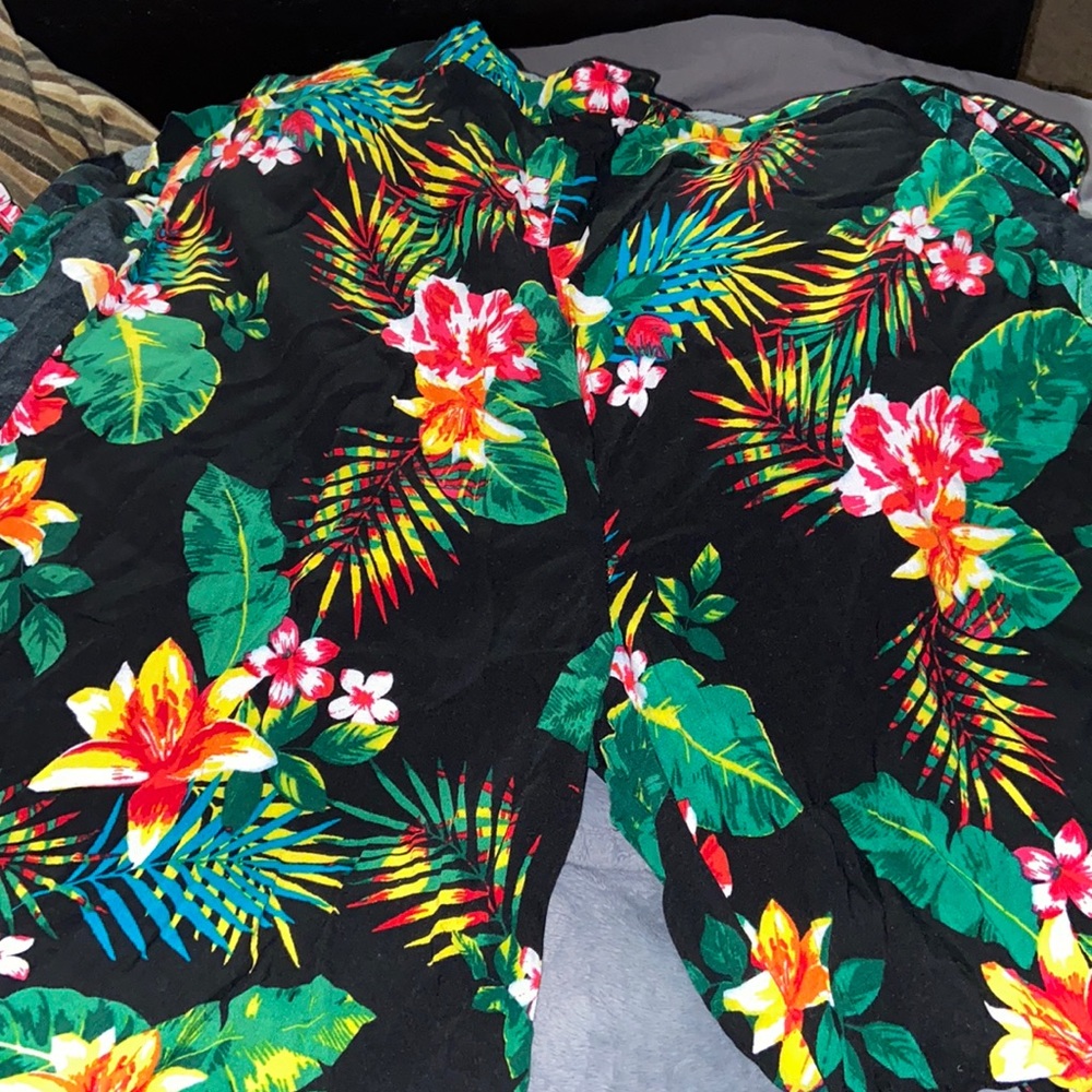 BLACK FLORAL SLIT FLARE OUT PANTS🖤🧡❤️💚